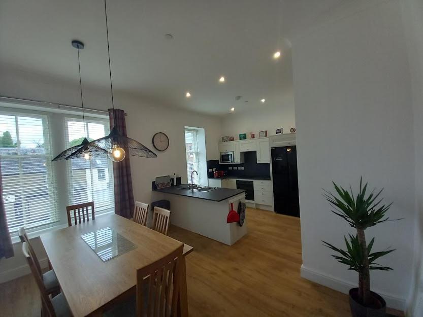 Stunning Village Centre Holiday Home 칼란더 외부 사진